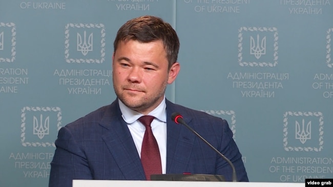 Кілька років помічник судді Богдан залишався адвокатом, маючи статус державного службовця