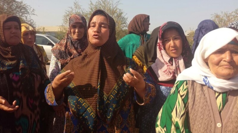 Түркстанда ата-энелер хижабчан кыздары мектепке киргизилбегенине нааразы болууда
