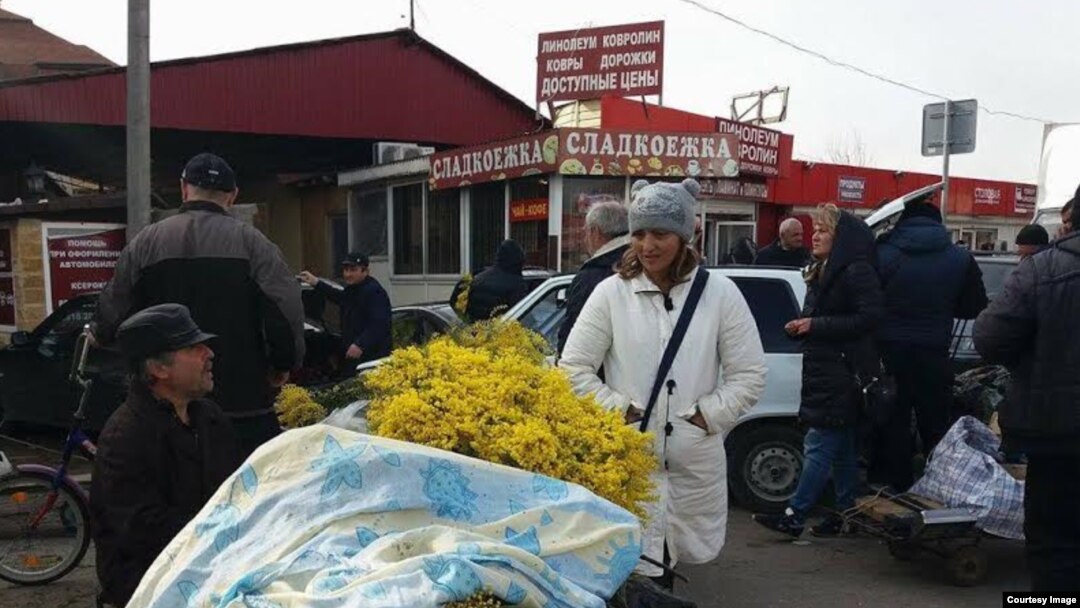 В Россию веточки мимозы, которая является непременным атрибутом поздравлений женщин с 8 Марта, привозят только из Абхазии