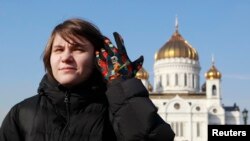 Екатерина Самуцевич у Храма Христа Спасителя в Москве