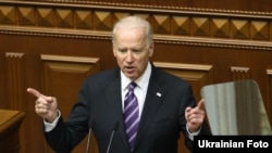 Вице-президент США Джо Байден выступает в Верховной Раде Украины