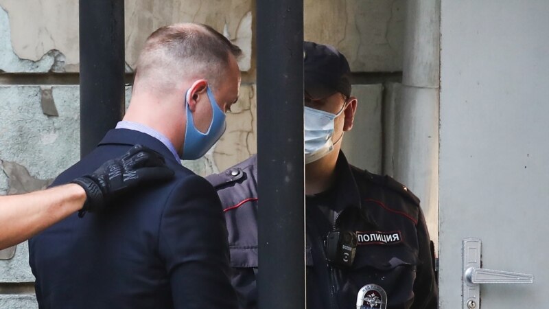 В Петербурге журналист вышел в пикет в поддержку арестованного Ивана Сафронова