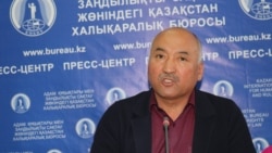 Профсоюзный лидер Ерлан Балтабай на пресс-конференции в Алматы. 3 октября 2019 года.