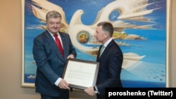 Петр Порошенко получает «Крымскую декларацию» о непризнании США российской аннексии Крыма, Нью-Йорк
