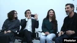 Armenia - Rock musician Serj Tankian (R), actress Arsinee Khanjian (L) and filmmaker Atom Egoyan at a news conference in Yerevan, 31Mar2017.