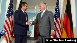 Шефот на германската дипломатија Зигмар Габриел и неговиот американски колега Рекс Тилерсон, Вашингтон, 29.08.2017. 