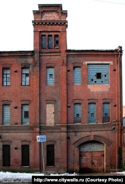 Одно из зданий завода "Красный треугольник"