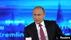 Владимир Путин ҳангоми гуфтугӯи мустақим. 15 июни соли 2017