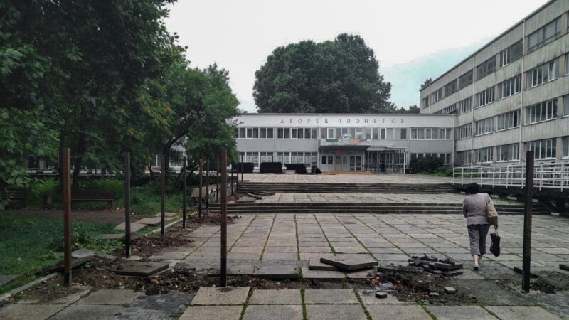 Дворец пионеров в Симферополе ограждают забором за 4,5 миллиона рублей (+фото)