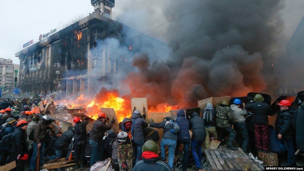 Революція гідності. Київ, майдан Незалежності, 19 лютого 2014 року Революція гідності. Київ, майдан Незалежності, 19 лютого 2014 року