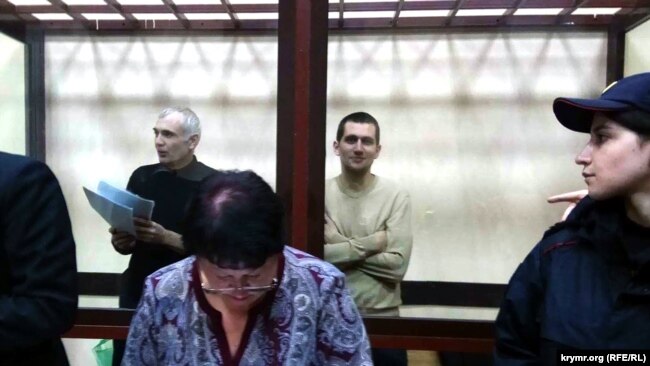 Алексей Назимов (слева) и Павел Степанченко в суде, 20 ноября 2017 года