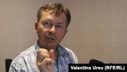 Veaceslav Negruță în studioul Europei Libere la Chișinău