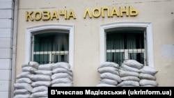 За даними голови Дергачівської МВА, армія РФ скинула три авіабомби на житловий сектор селища