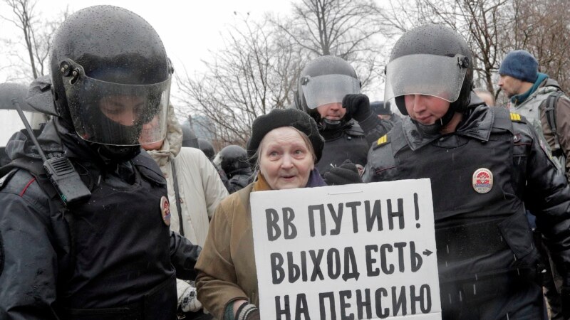 В Петербурге напали на блокадницу и художницу Елену Осипову 