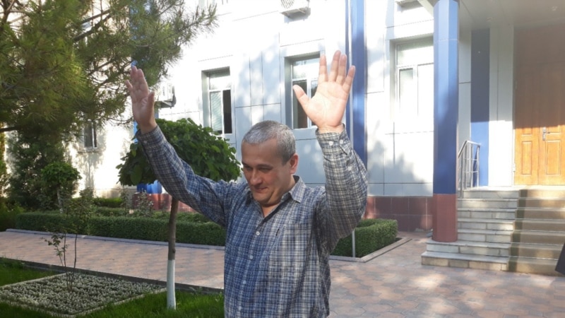 Jurnalist Bobomurod Abdullaev sud zalidan ozod qilindi (VIDEO)