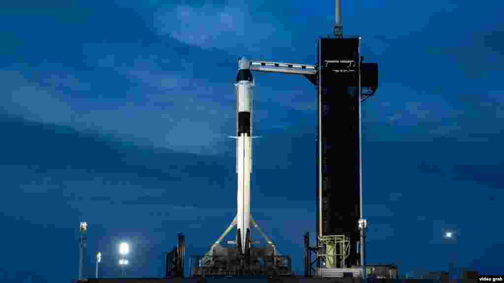 Racheta SpaceX. Space X este o companie privată aparținând lui Elon Musk. A fost înființată în 2002. Scopul ei este să reducă costurile de transport ale unui zbor către Marte. 