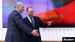 Аляксандар Лукашэнка і Ўладзімер Пуцін, архіўнае фота