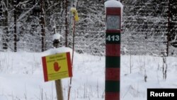 Погранпункт на границе Эстонии и России, архивное фото.