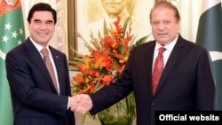 Türkmenistanyň prezidenti Gurbanguly Berdimuhamedow we Pakistanyň premýer-ministri Nawaz Şarif.