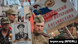 Шествие «Бессмертного полка» на параде в честь российского «Дня победы». Керчь, 9 мая 2019 года