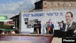 Armenia - Prosperous Armenia Party leader Gagik Tsarukian addresses a campaign rally in Yerevan, 21Apr2012.