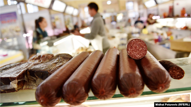 Prodaja mesa i mesnih prerađevina na sarajevskoj tržnici (oktobar 2015.)