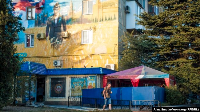 Граффити с Владимиром Путиным в Севастополе
