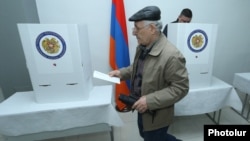 Հայաստան - Խորհրդարանական ընտրությունների քվեարկությունը ընտրատեղամասերից մեկում, 2-ը ապրիլի, 2017թ․