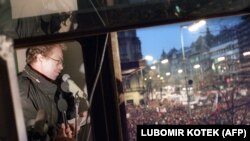 Вацлаў Гавэл прамаўляе да дэманстрантаў