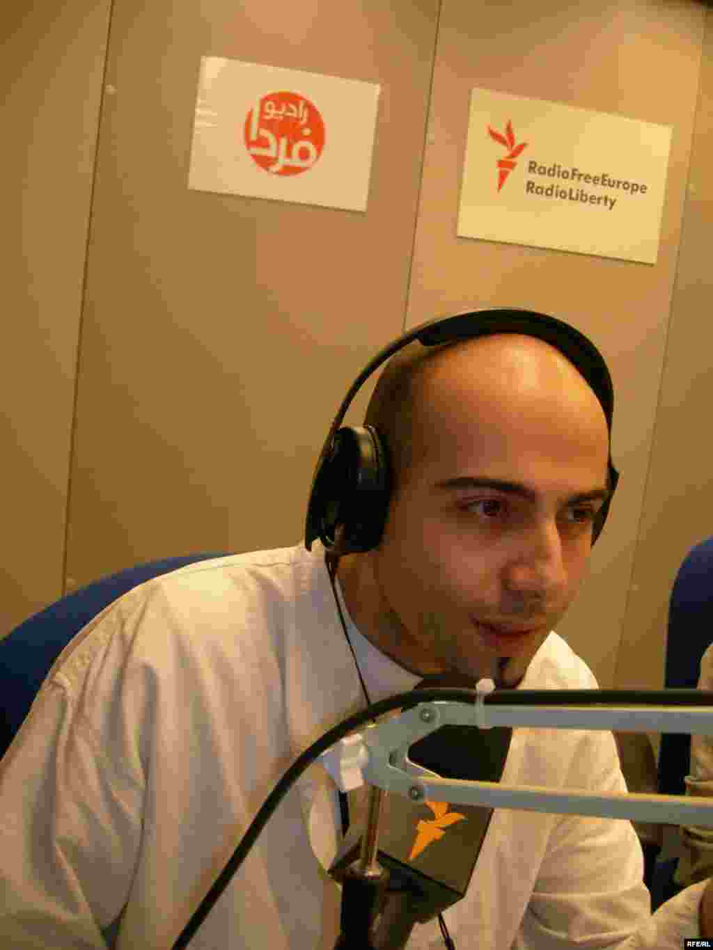 «من نیوشا بقراطی، یکی دیگر از گیله مردهای رادیو فردا سال نو را به همه ایرانی ها تبریک می گویم...»