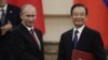 Orsýetiň premýer-ministri Wladimir Putin (çepde) Hytaýyň premýer-ministri Wen Jiabao bilen duşuşýar, Pekin, 11-nji oktýabr.