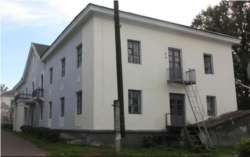 Общежитие, где были поселены рабочие из Москвы