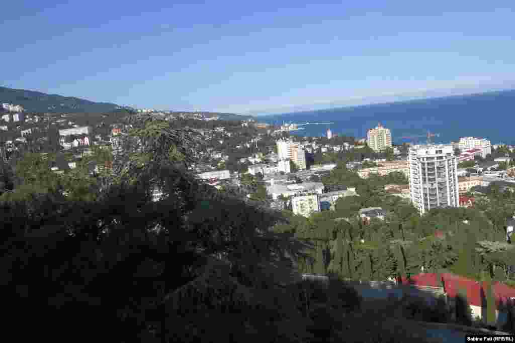 Ialta, Crimeea 2016. Orașul văzut de pe dealul din sud