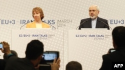 EU foreign-policy chief Catherine Ashton and Iranian Foreign Minister Mohammad Javad Zarif give a press statement at P5+1 talks at UN headquarters in Vienna on March 19.