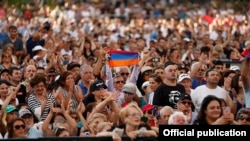 U.S. -- Armenian Americans attend a rally held by Armenian Prime Minister Nikol Pashinian in Los Angeles, September 22, 2019.