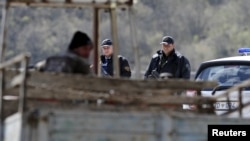 Policija u blizini mesta Gošince u Makedoniji gdje se desio napad na policijsku stanicu 21. aprila