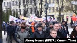 Під час одного з недавніх протестів у Ризі проти збільшення частки навчання державною мовою. Організаторами протестів виступав «Російський союз Латвії»