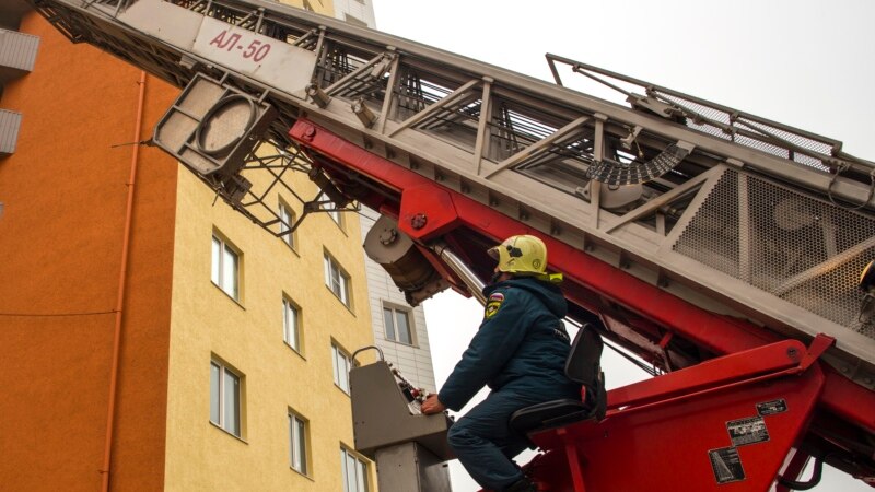 На пожаре в крымской многоэтажке эвакуировали 20 человек – спасатели