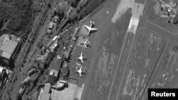 Российнинг Ту-160, Ил-62 ва Ан-124 учоқлари Каракас аэропортида, 2018 йил декабрь (сунъий йўлдошдан олинган сурат).