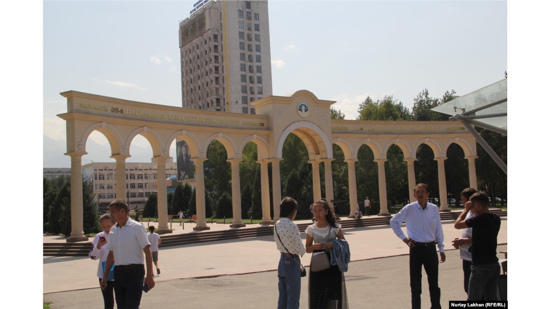 Бейтаныс адамнан жабайы минет Үздік БДСМ порно видеолары