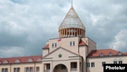 Здание парламента в столице Нагорного Карабаха, Степанакерте.