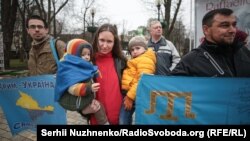 Акция солидарности с украинским Крымом, приуроченная к 206-й годовщине со дня рождения Тараса Шевченко