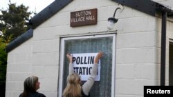 یکی از مراکز اخذ رای در دونکستر، در شمال انگلستان