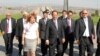 Армения – Лидер Социалистической партии Франции Франсуа Олланд в мемориальном комплексе «Цицернакаберд», посвященном памяти жертв Геноцида Армении, Ереван, 6 сентября 2007 г.