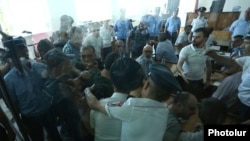 Armenia - A chaotic scene at the trial of arrested radical opposition members in Yerevan, 28Jun2017.