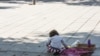 Një fëmijë lëmoshë-kërkues në Prishtinë