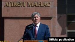 Президент Алмазбек Атамбаев элге кайрылууда. Бишкек, 31-август, 2014.