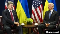 Президент України Петро Порошенко (ліворуч) і віце-президент США Джозеф Байден, архівне фото (©Shutterstock) 