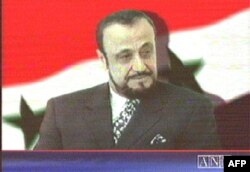 Рифат Асаддын бул сүрөтү “Arab News Network (ANN)” сыналгы каналында көрсөтүлгөн. 12.6.2000. 