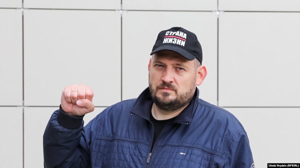 Блогер Сяргей Ціханоўскі, які застаецца за кратамі і якога праваабарончыя арганізацыі Беларусі прызналі палітвязьнем